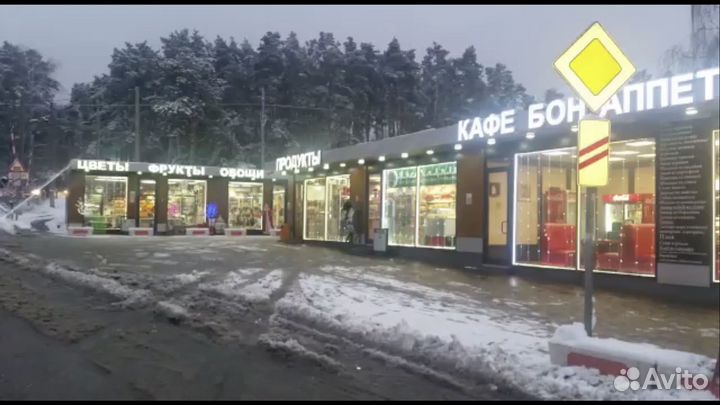 Продавец магазин цветов