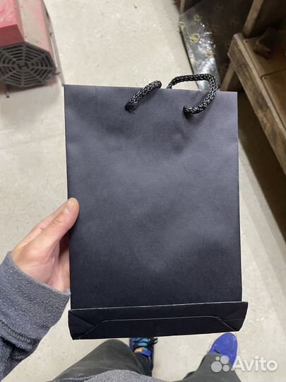 Пакет бумажный черный с ручками