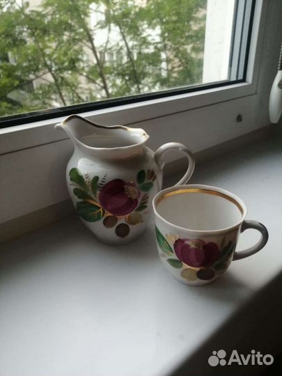 Сливочник и чашка