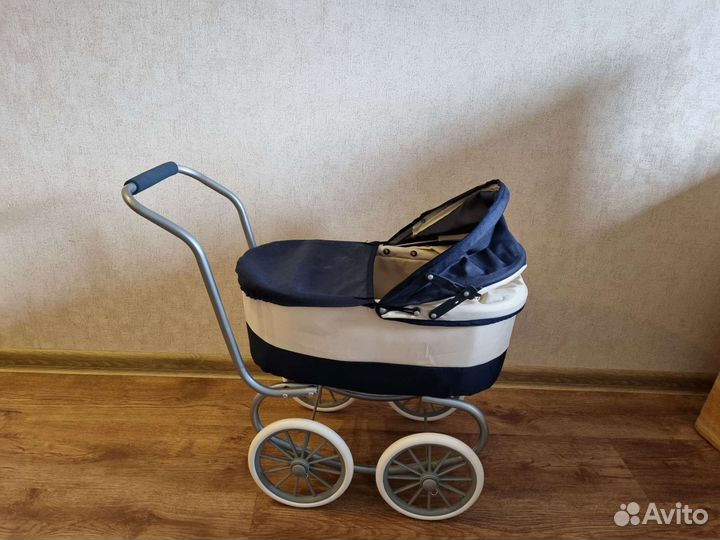 Игрушечная коляска для кукол