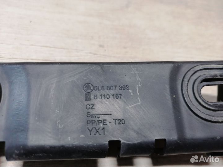 Крепление заднего бампера левое Skoda Yeti Йети