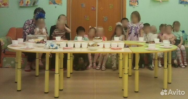 Комплект регулируемых детских столиков 4 шт