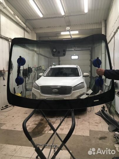 Лобовое стекло Kia Sorento