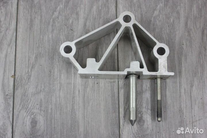 Кронштейн усилителя торпедо левый Passat CC