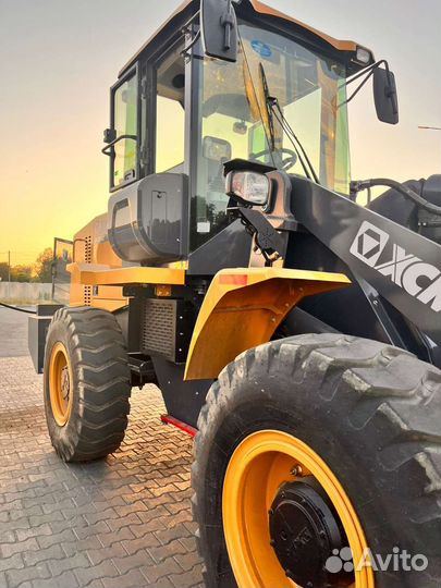 Фронтальный погрузчик XCMG LW330RU, 2023