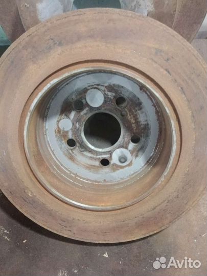 Задние тормозные диски Toyota avensis т 220