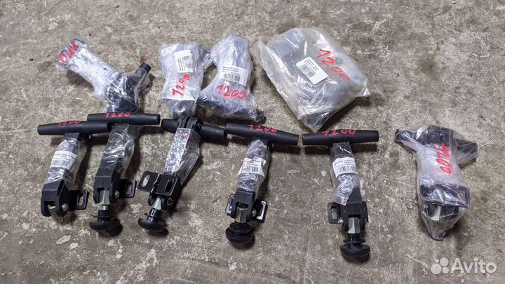 Фиксатор бокового стекла мтз б/к