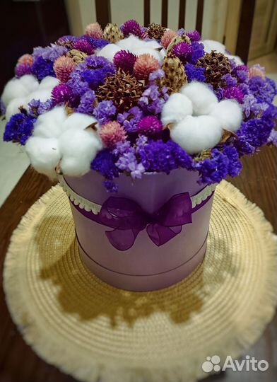 Сухоцветы в шляпной коробке