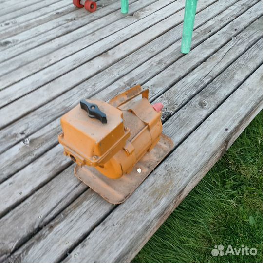 Дмигатель глубинного вибратора ив 116