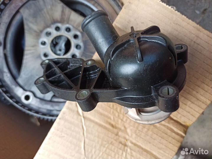 Термостат Audi 06E121111