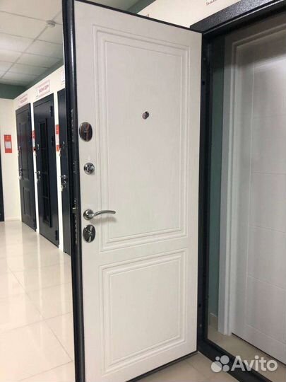 Входная дверь для улицы