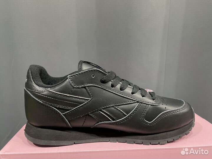 Reebok Classic Leather Black. Женские кроссовки