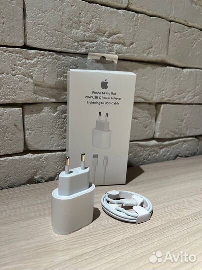 Зарядный шнур на iPhone
