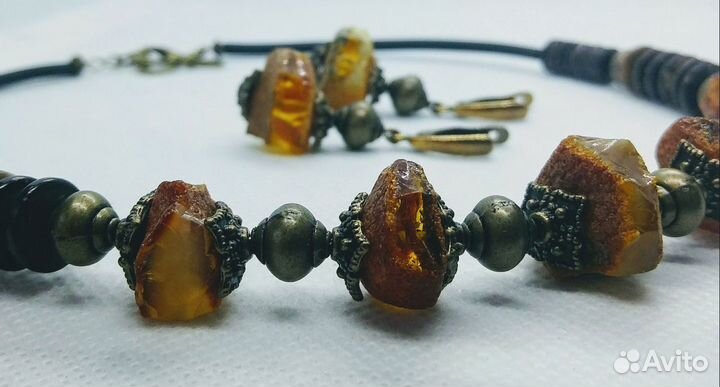 Комплект украшений из янтаря