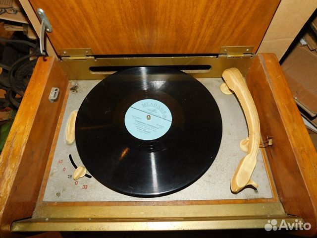 Старинная ламповая радиола Рекорд-61 СССР