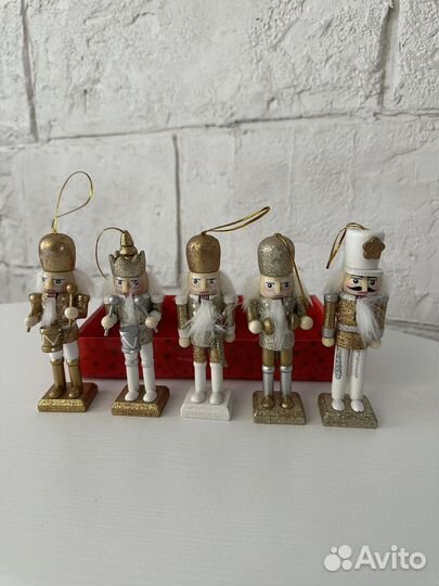 Новогодние игрушки