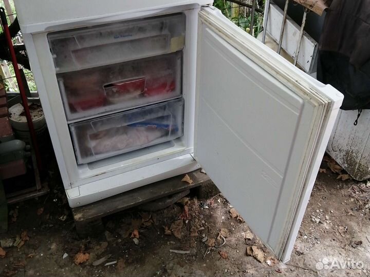 Холодильник indesit