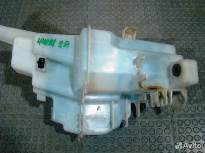 KIA Sportage 3 Бачок омывателя лобового стекла