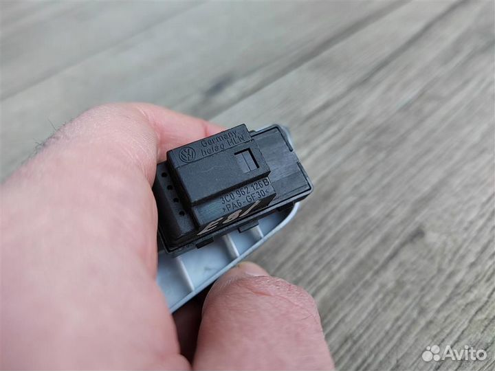 Кнопка центрального замка volkswagen Passat B6