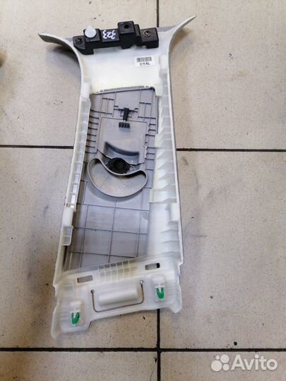 Накладка средней стойки внутренняя передняя левая