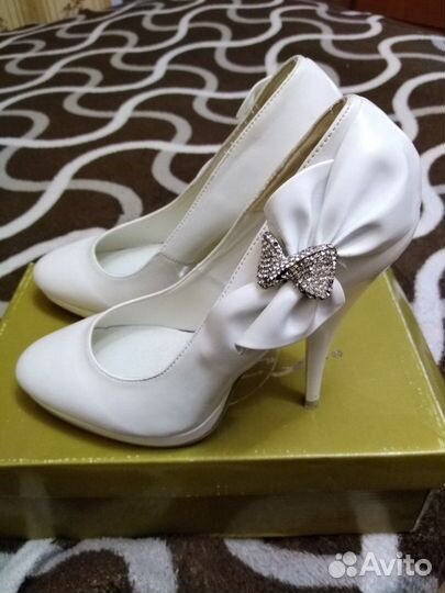 Туфли белые