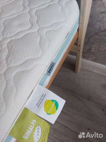 Детская кроватка с универсальным маятником