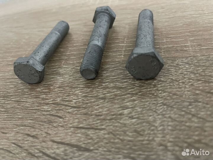 Новый оригинальный болт на BMW 26117540333