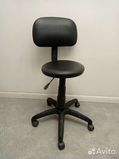 Стул кресло на колесиках