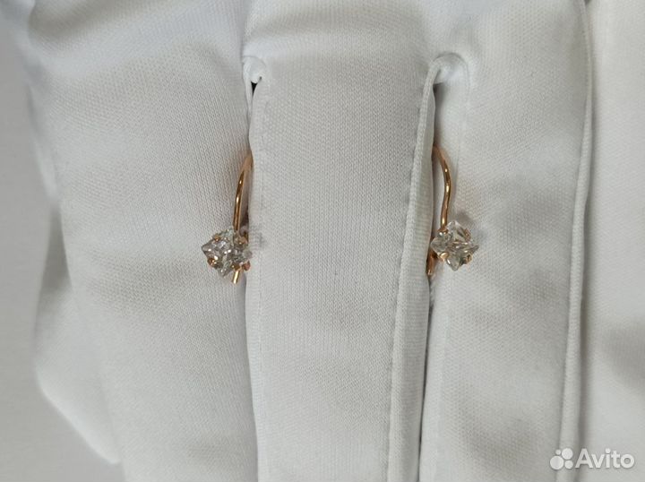 Золотые серьги с фианитом