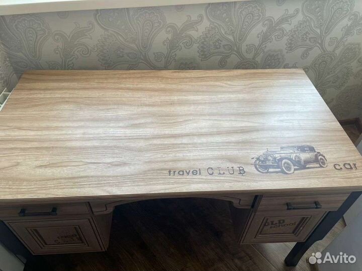 Компьютерный стол. Рабочий стол