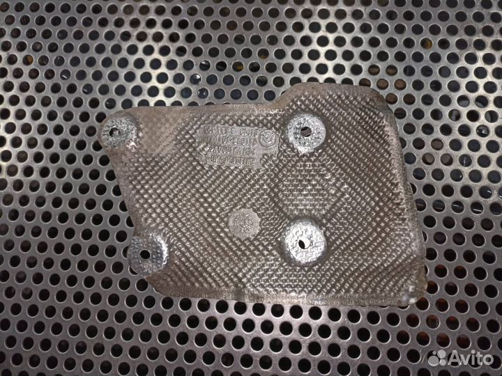 Тепловой экран глушителя задний BMW 1 51487277732