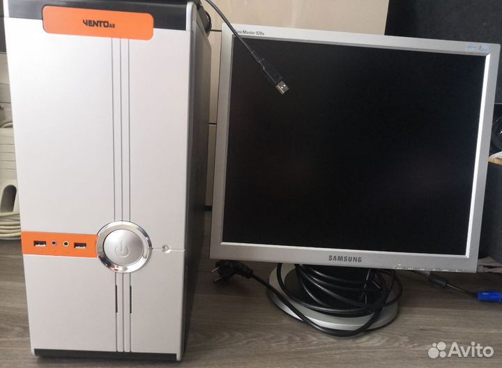 Настольный компьютер с монитором