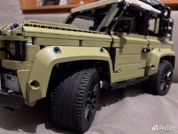 Lego technic Land Rover Defender 42110