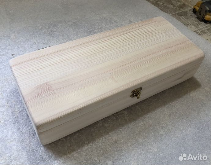 Деревянная шкатулка