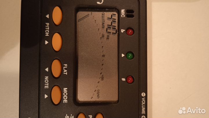 Тюнер для настройки гитары