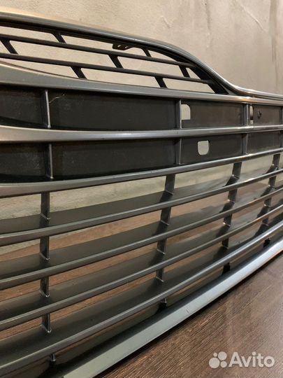 Решетка переднего бампера toyota Camry 70