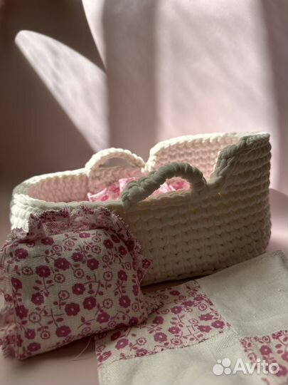 Вязаная люлька для куклы