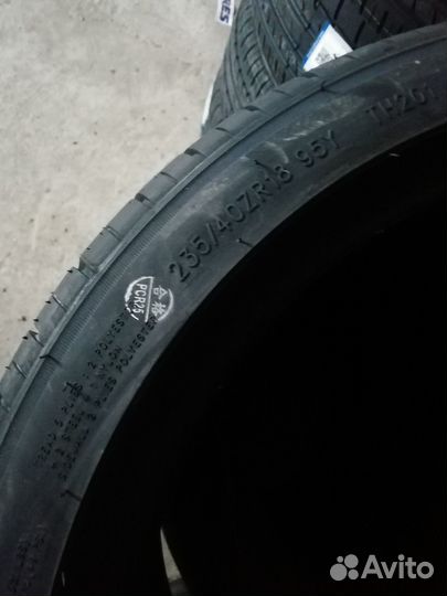 Triangle Sports TH201 235/40 R18