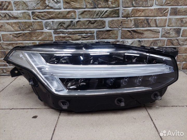 Фара правая Volvo XC90