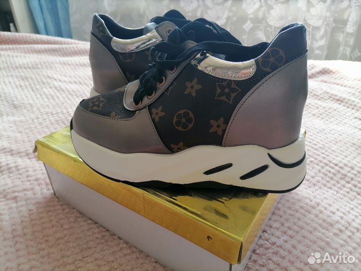 Кроссовки, ботинки