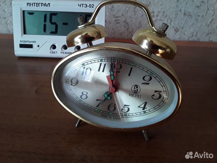 Часы будильник