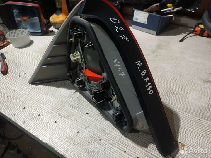 Задний правый фонарь Мерседес R170 slk