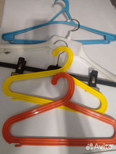 Вешалки Плечики 5 штук и крючок