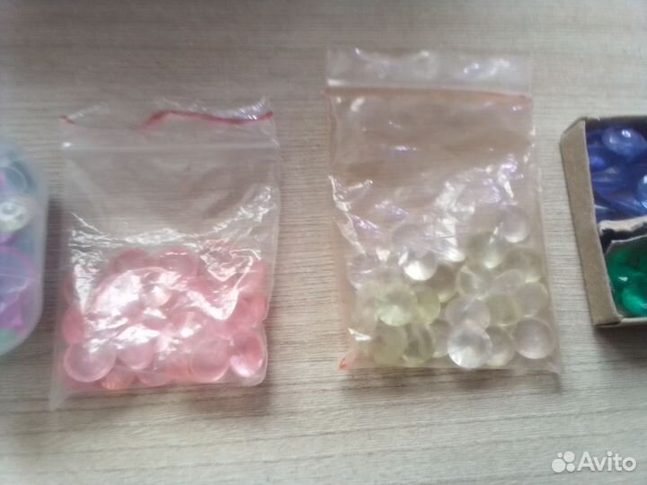 Продам камушки цветные