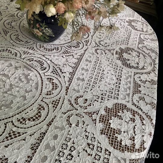 Старинная кружевная скатерть