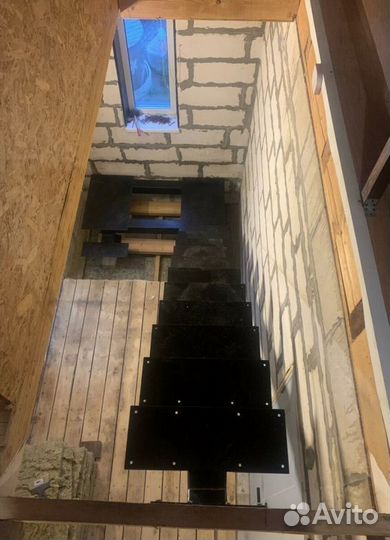 Металлические лестницы с поворотом