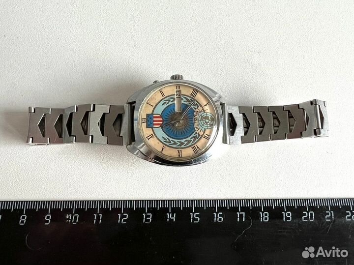 Часы наручные механические 