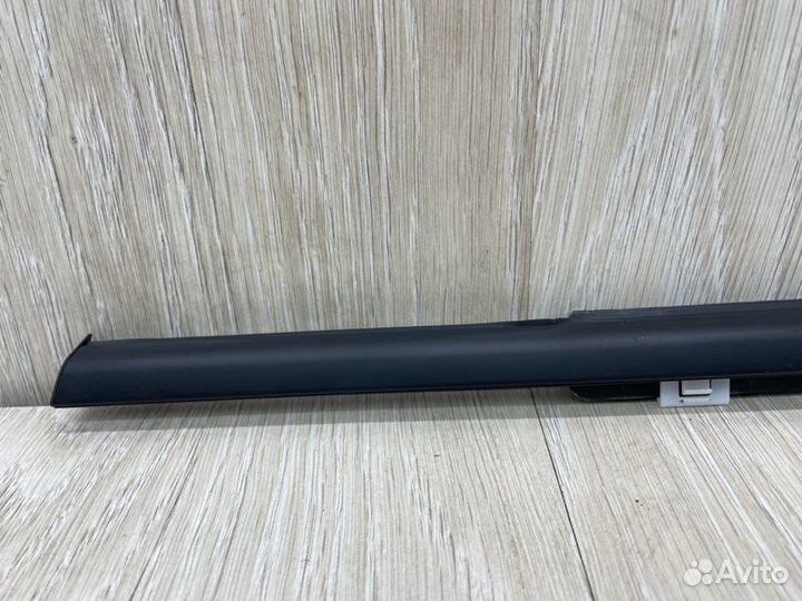 Молдинг стекла двери передний левый Hyundai