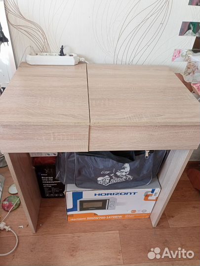 Туалетный столик с откидным зеркалом