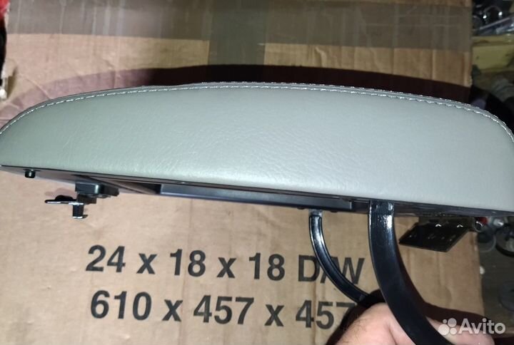 Крышку консоли для Nissan Patrol GR продаю